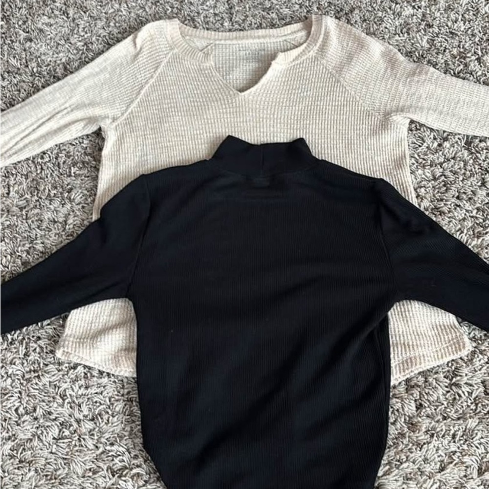 American Eagle Outfitters Black and Cream V-Neck Sweaters